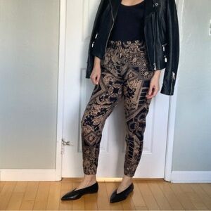 High waisted tapered ankle pants w/ Versace like print